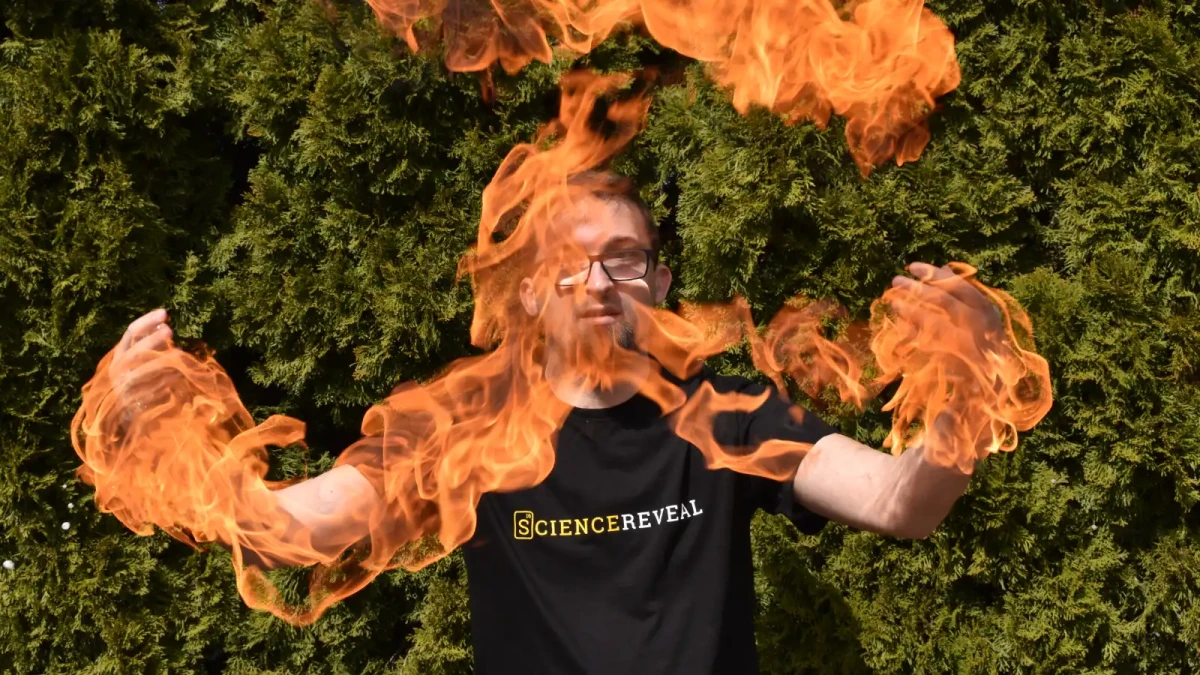 Plamen v hrsti (hořící ruce)